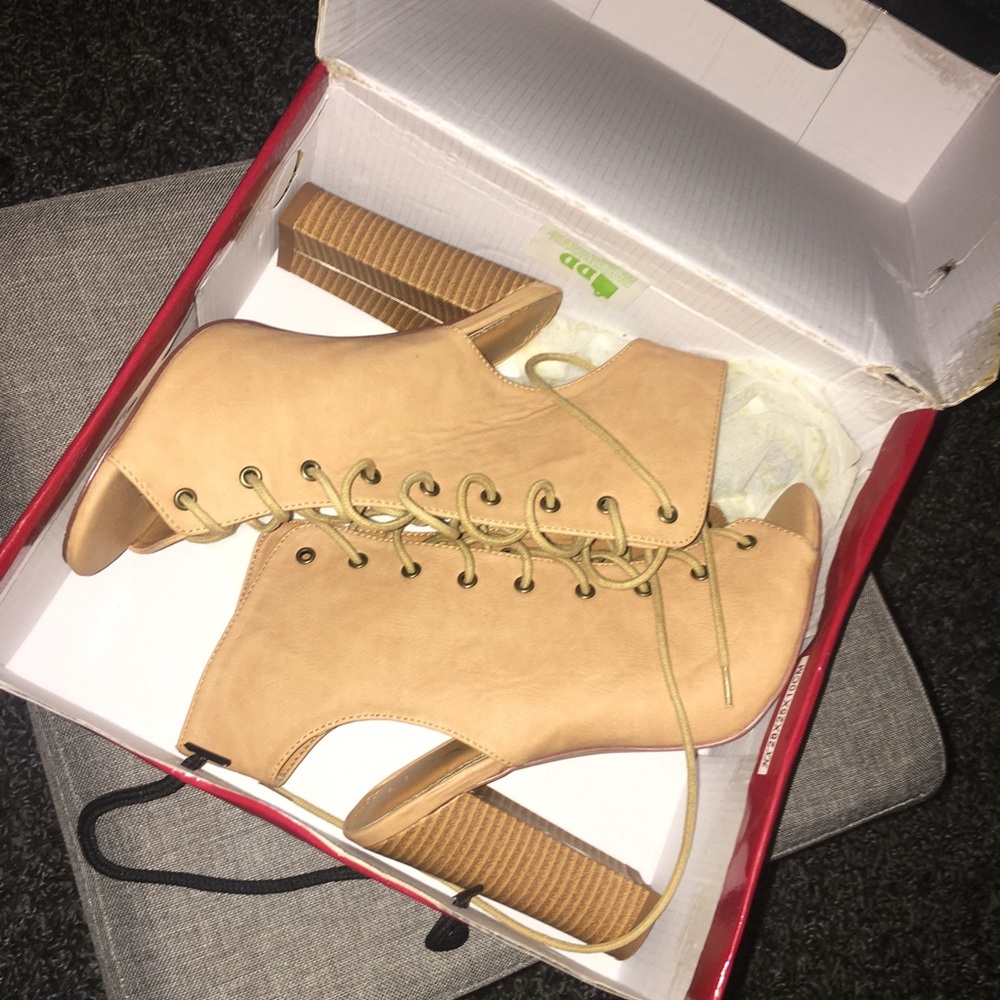 Open toe lace up Booties
